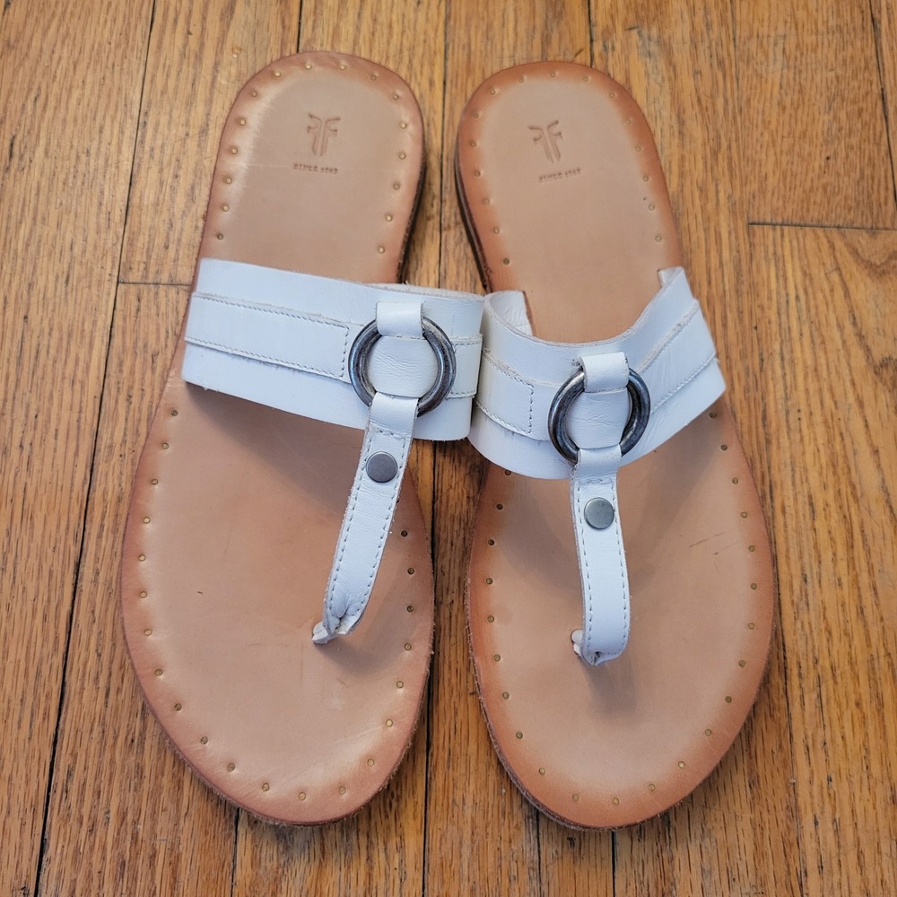 Frye White Leather Ring Thong Sandals Flat Slides 9B AVERY Western Cottage Boho